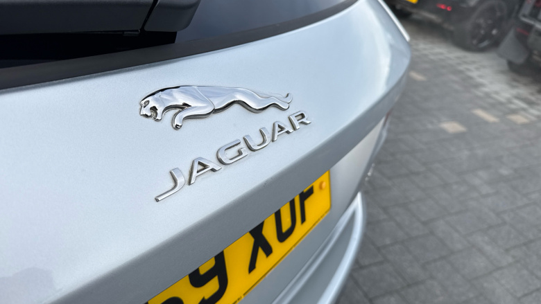 Jaguar F-Pace 2.0d Portfolio 5dr Auto AWD Diesel Estate